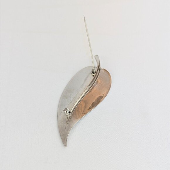 Vintage Silver Tone Leaf Brooch Pin | Elegant Nature-Inspired Statement Jewelry - Picture 6 of 6